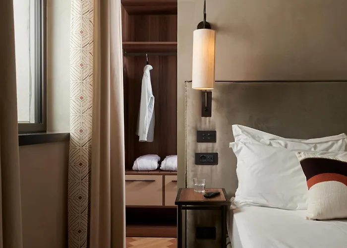 Maximilian Suites