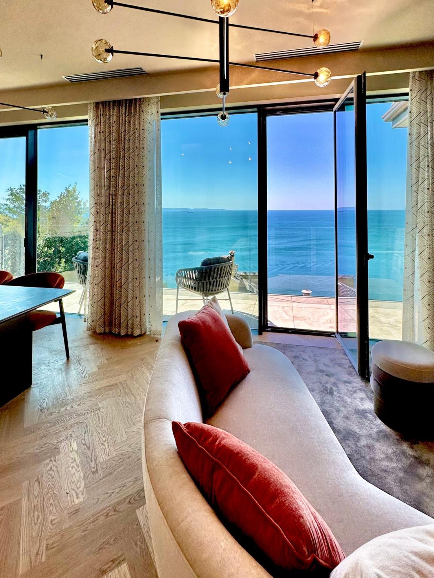 Maximilian Aparthotel 3*
